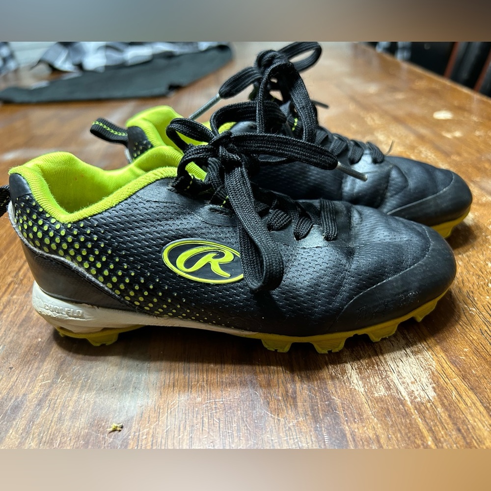 Baseball cleats
